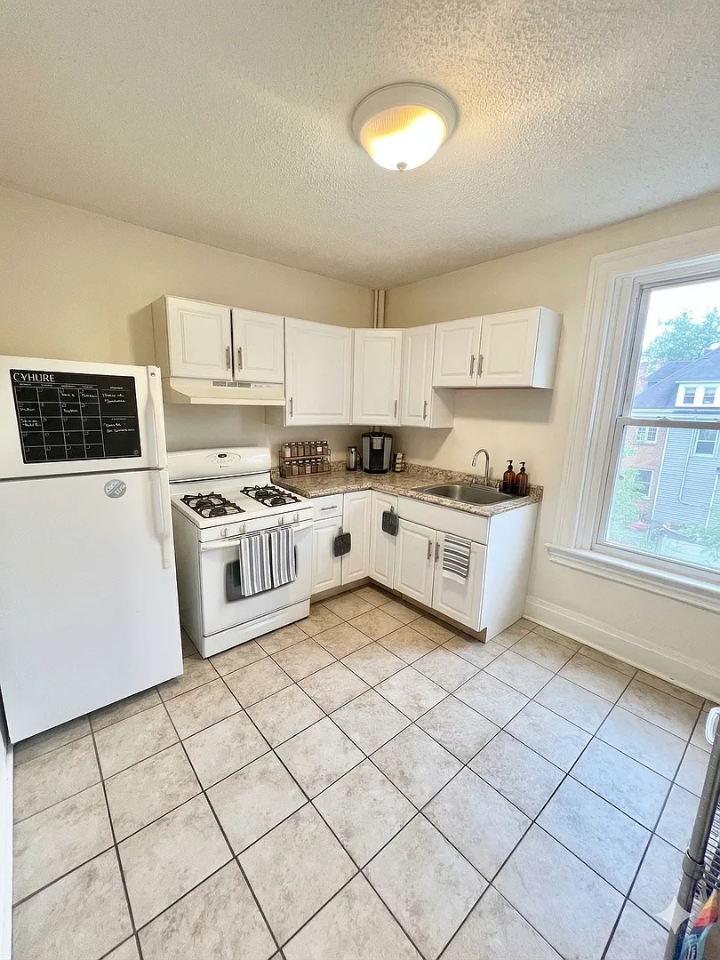 Building Photo - 828 Collins Avenue