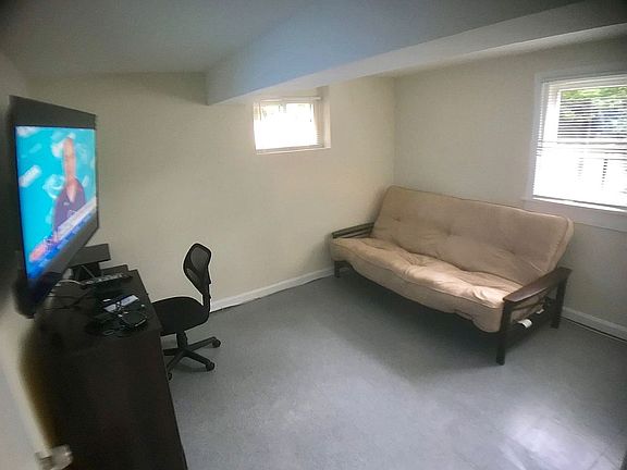 Lower Lvl Medium Bedroom