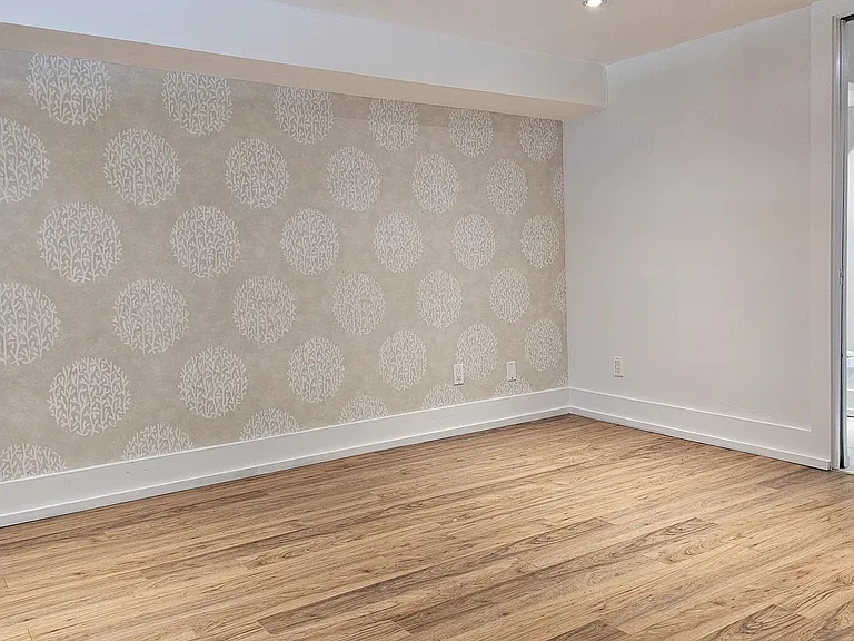 222 Patricia Ave #BASEMENT — Photo 9