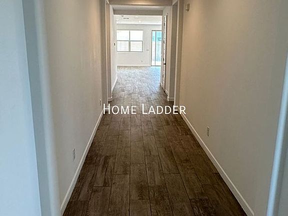 2nd image of 417 E Diamond Dr