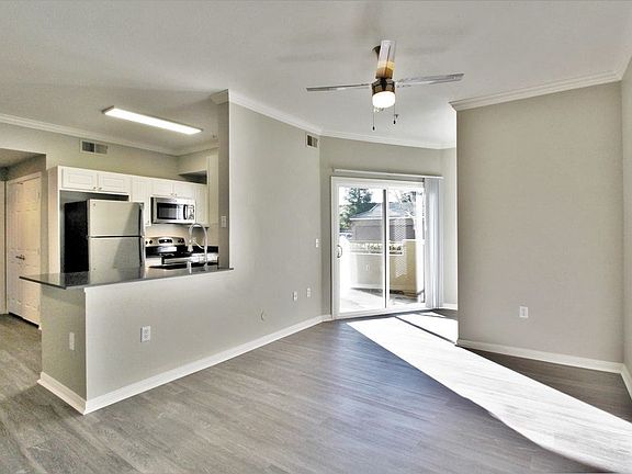 4th image of 40 Park City Ct APT 6102