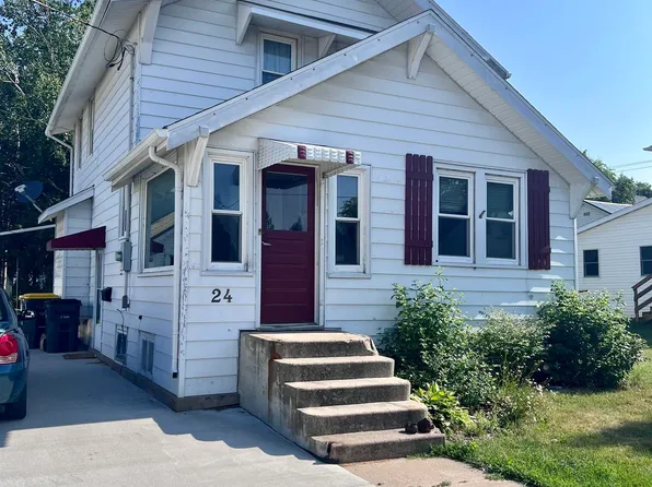 24 2nd Ave NE, Waukon, IA 52172