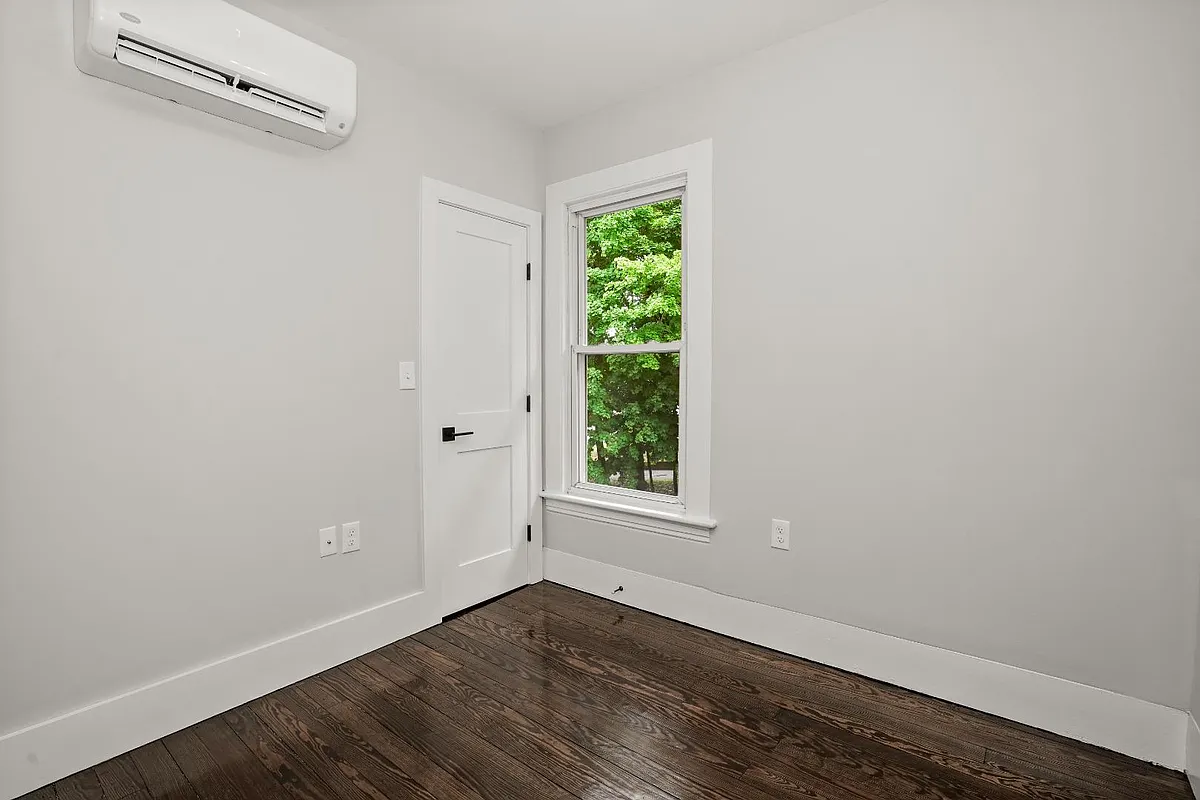 Unit Photo - 174 Coram Ave #2B