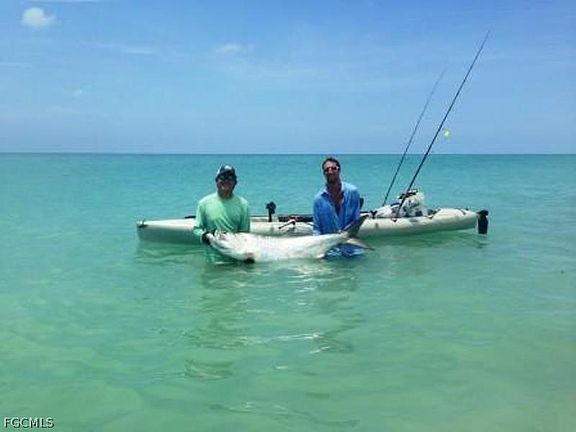 5th image of 950 Commodore St