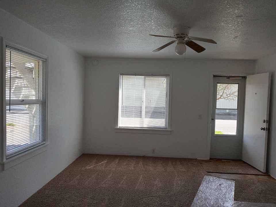 2nd image of 1122 SE Fullerton St