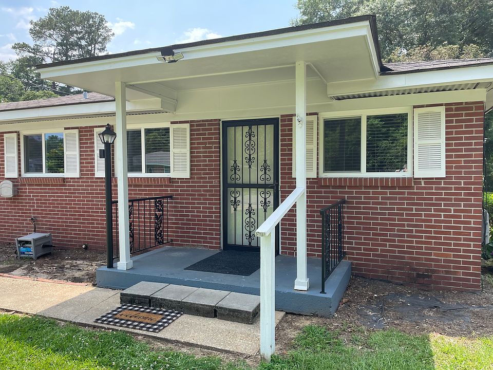 214 Moncrief Street, Front Door/Porch, New energy saving windows, New roof, New blinds.