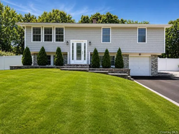 8 Fairway Drive, Port Jefferson Station, NY 11776