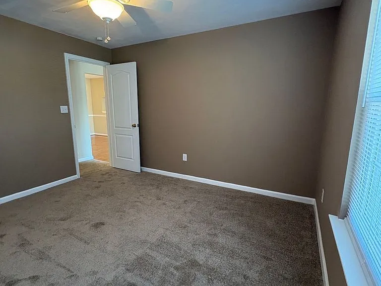 2204 Lesner Cres #200 — Photo 15