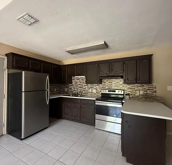 1800 Oasis Dr #102 — Photo 3
