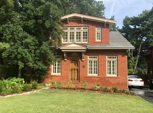 422 N Hanley Rd, Saint Louis, MO 63130