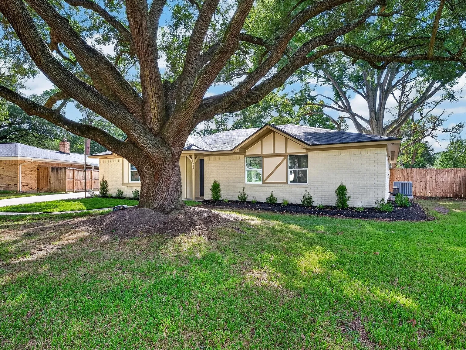 3 bed, 2.5 bath, 1849 sqft, $2,600 — Photo 4