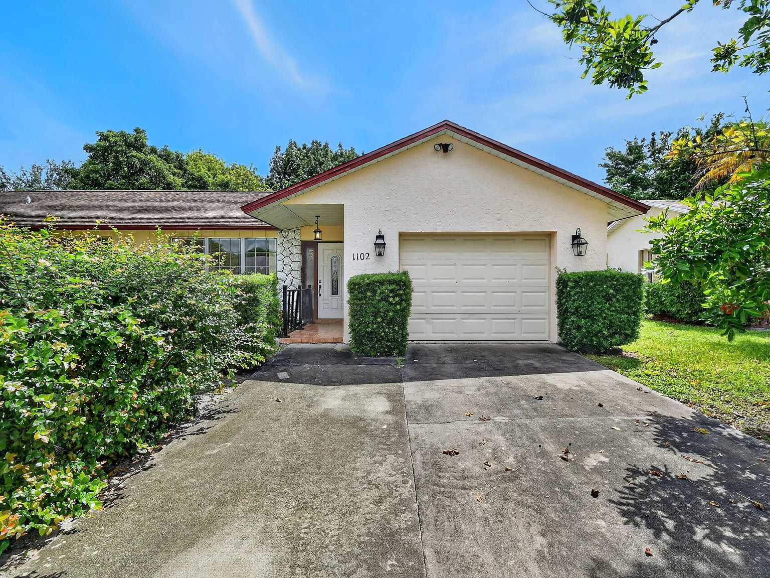 3 bed, 2.0 bath, 1849 sqft, $2,850 — Photo 2