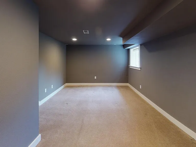 812 W Bothwell St — Photo 11