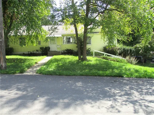 208 Eureka Dr, Manlius, NY 13104