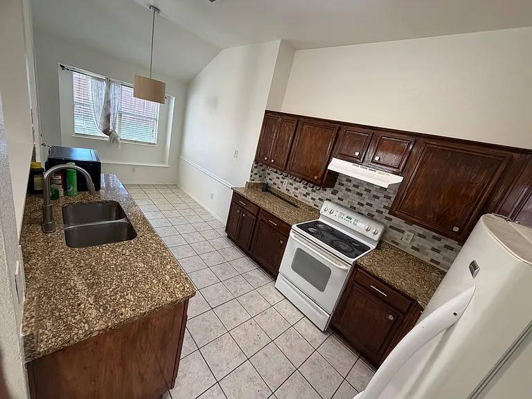 12933 Honey Locust Cir — Photo 7