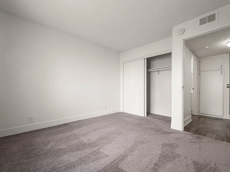 Parkwood Apartments — Photo 19