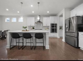 2610 Ironton Dr, Commerce Township, MI 48382