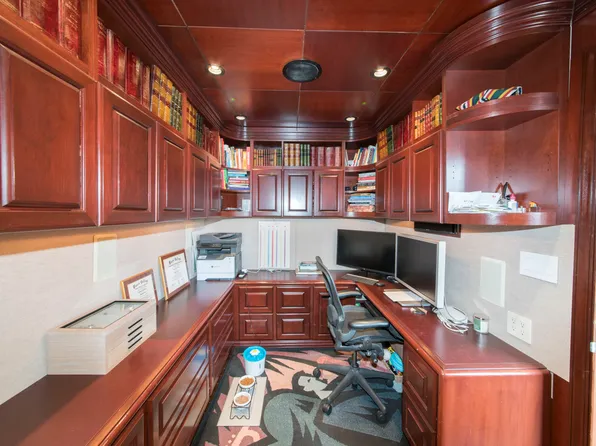 160 East 38th Street image 6 of 15