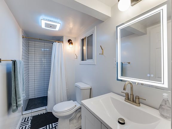 2nd image of 1644 1/2 Lucretia Ave