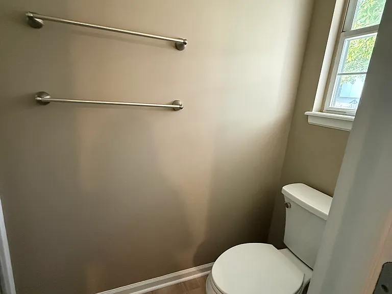 Primary bedroom bathroom.