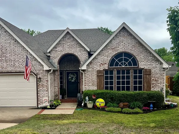 931 Holly Ct, Sand Springs, OK 74063
