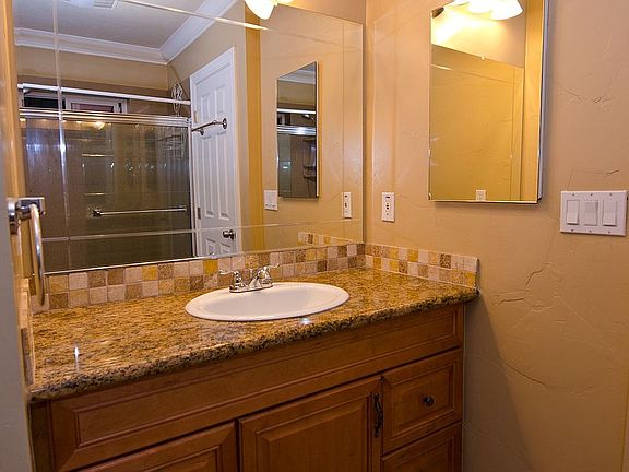 490 Monroe MB granite/sink