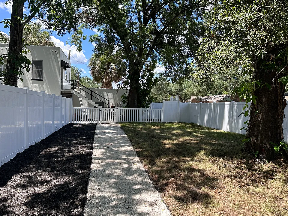 303 W Emma St #1/2