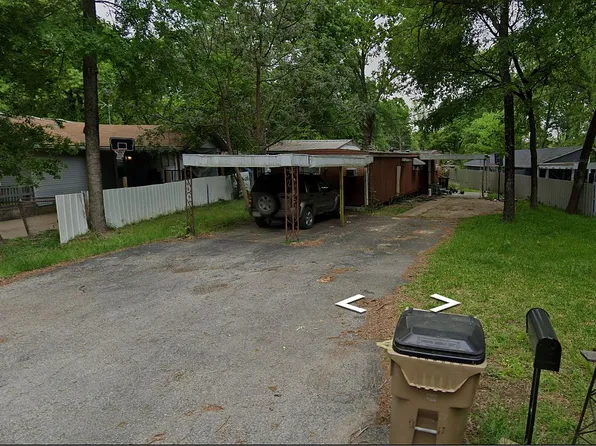 306 Live Oak Ln, Mabank, TX 75156