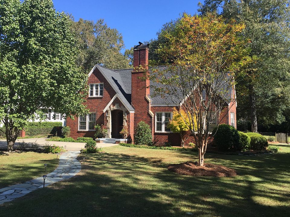 Brick,Landscaped,Irrigated 
