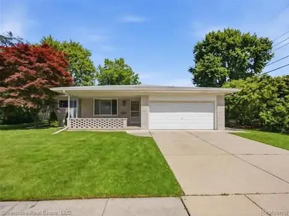 30314 Birch Tree Dr, Warren, MI 48093