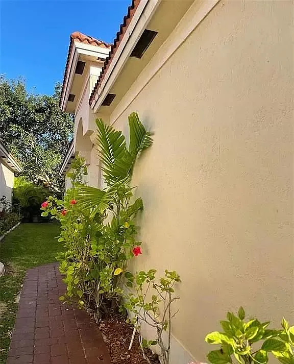 3 bed, 1250 sqft, $3,000 — Photo 2