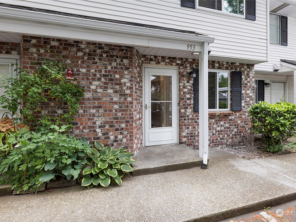 1st image of 953 12th Street NE #953