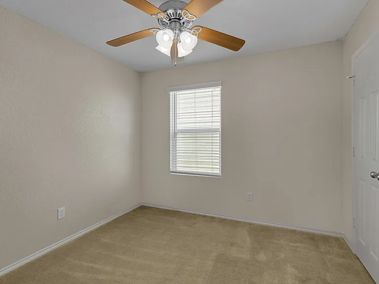 10226 Reyes Hts — Photo 27