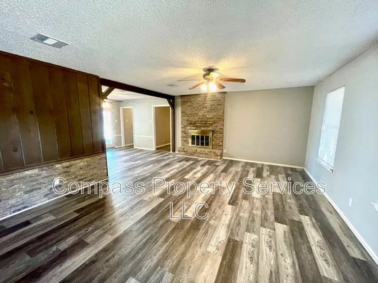120 York Dr #120 — Photo 3