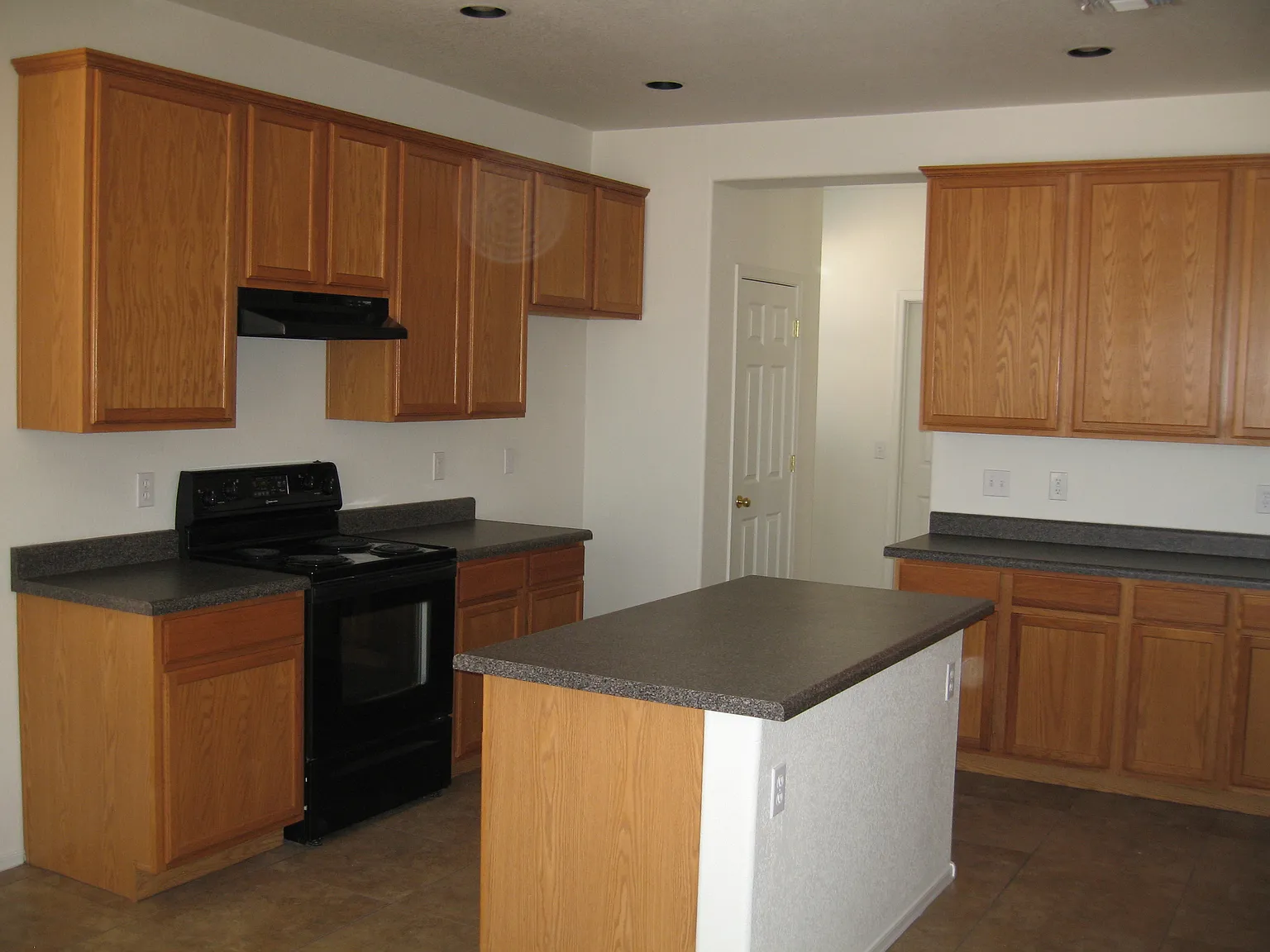 5 bed, 2888 sqft, $2,645 — Photo 3
