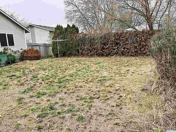 3rd image of 3912 W Hood Ave