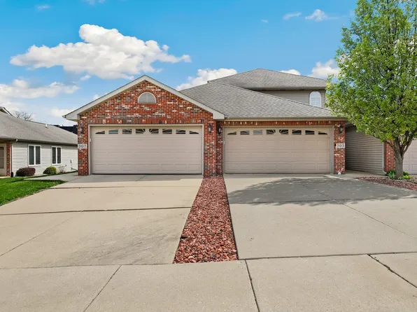 305 Deertrail Ln, Schererville, IN 46375