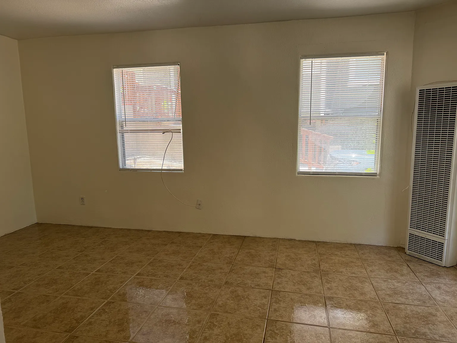 Studio, 900 sqft, $1,095 — Photo 2
