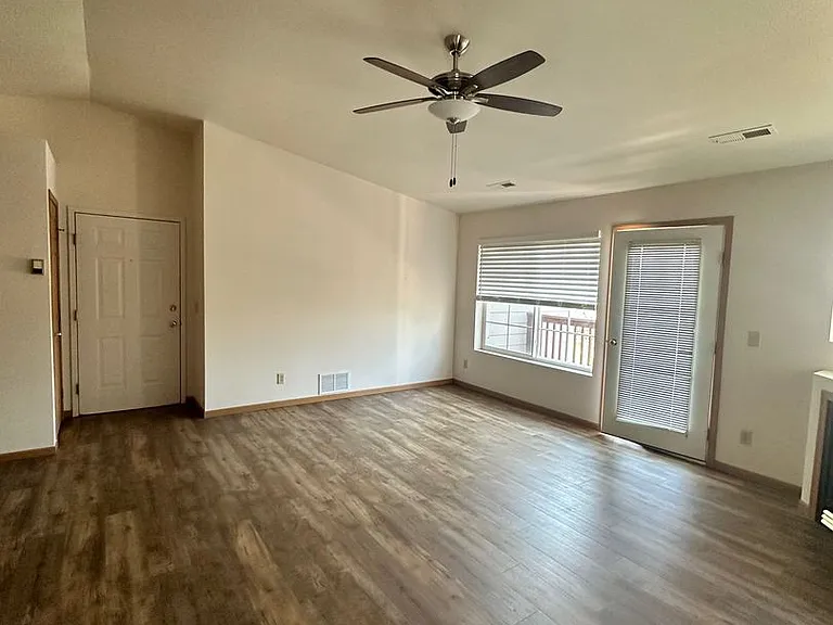 3505 Fallon St #B-24 — Photo 4