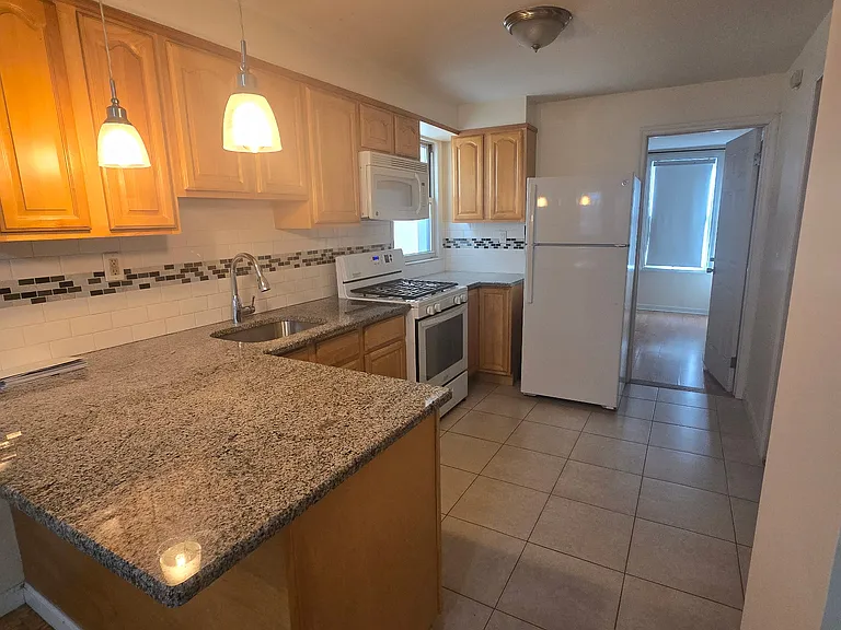 552 Davis Ave — Photo 8