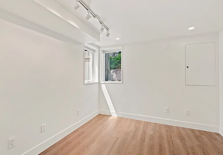 611 N 143rd St — Photo 10