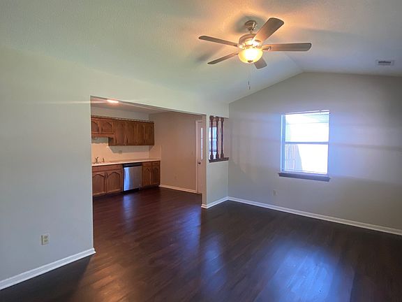 2nd image of 112 SE Greystone Dr #2-1