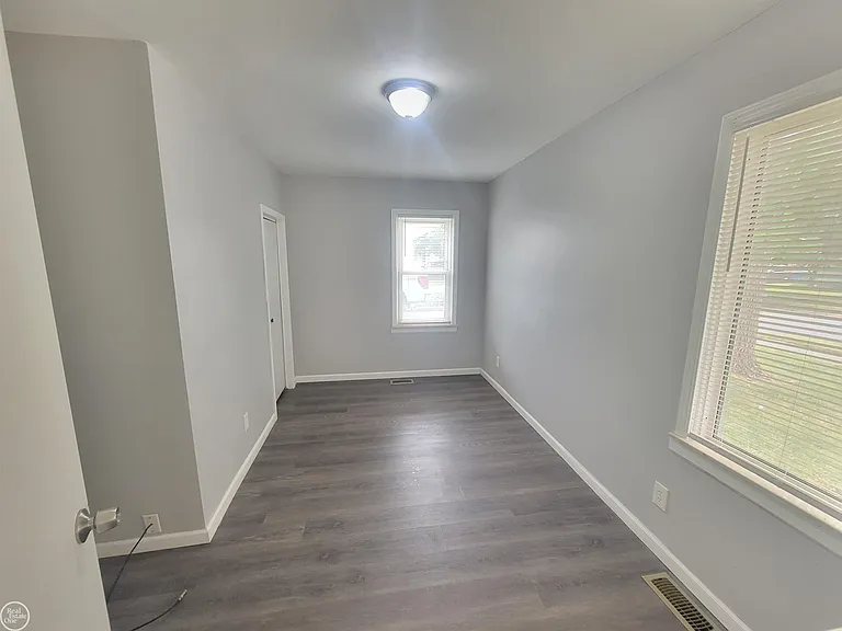 24203 Pingree Ave — Photo 9