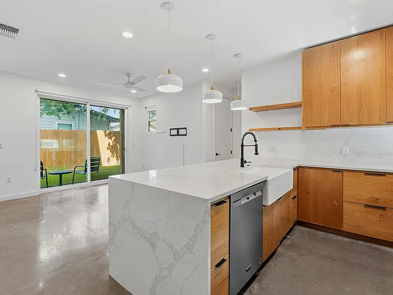 1707 Deloney St #2 — Photo 12