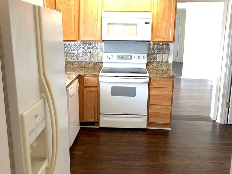 126 S Rocksprings St — Photo 8