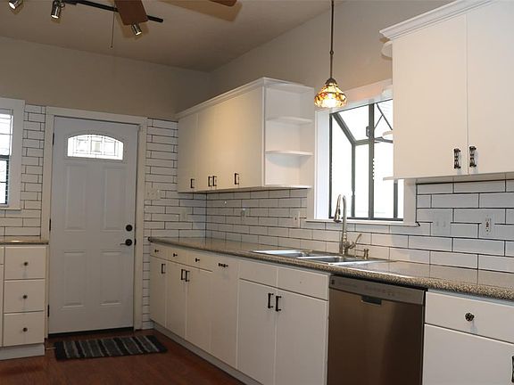 4th image of 3015 Carlisle St
