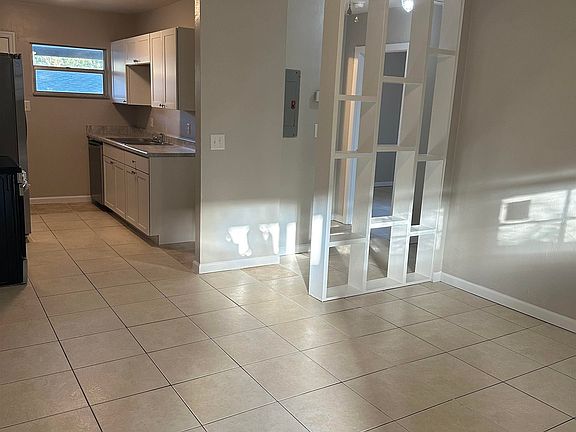 3rd image of 1518 Arizona St