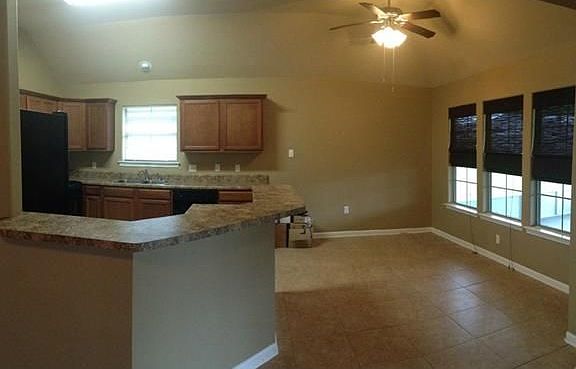 5th image of 212 White Oak Dr