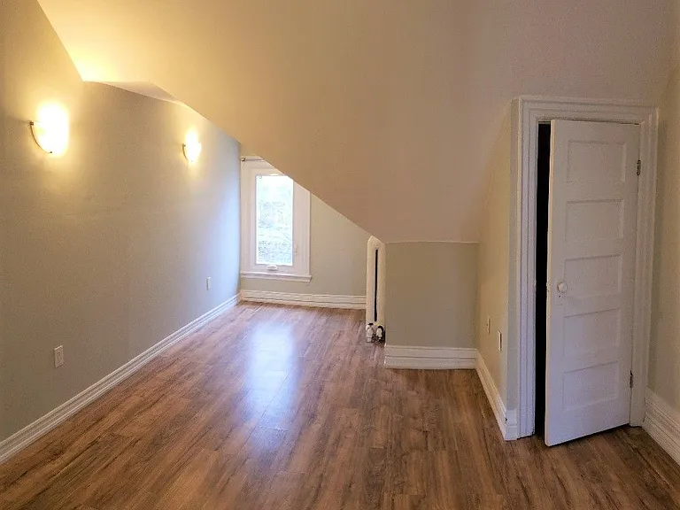 541 Palmerston Blvd #2 — Photo 10