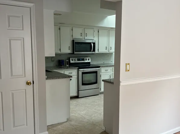 3889 Southland Dr, Bethlehem, PA 18017